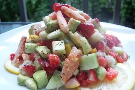 Crab,strawberry and  lime calad. салат с крабами, клубникой и лимоном