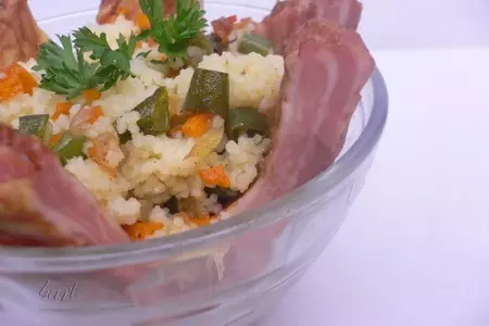 Кускус с копчеными ребрышками.