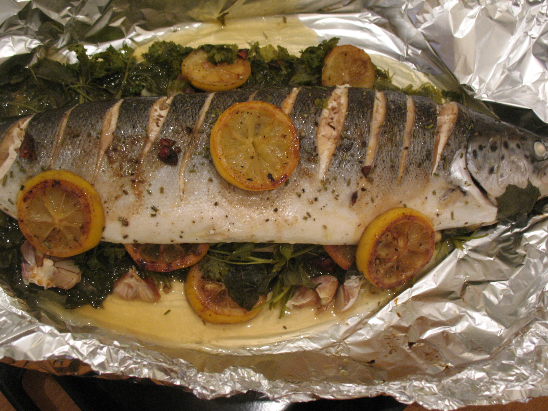 Стейки красной рыбы в духовке – рецепт приготовления форели с фото