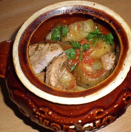 Овощное рагу с баклажанами и кабачками в духовке в горшочках