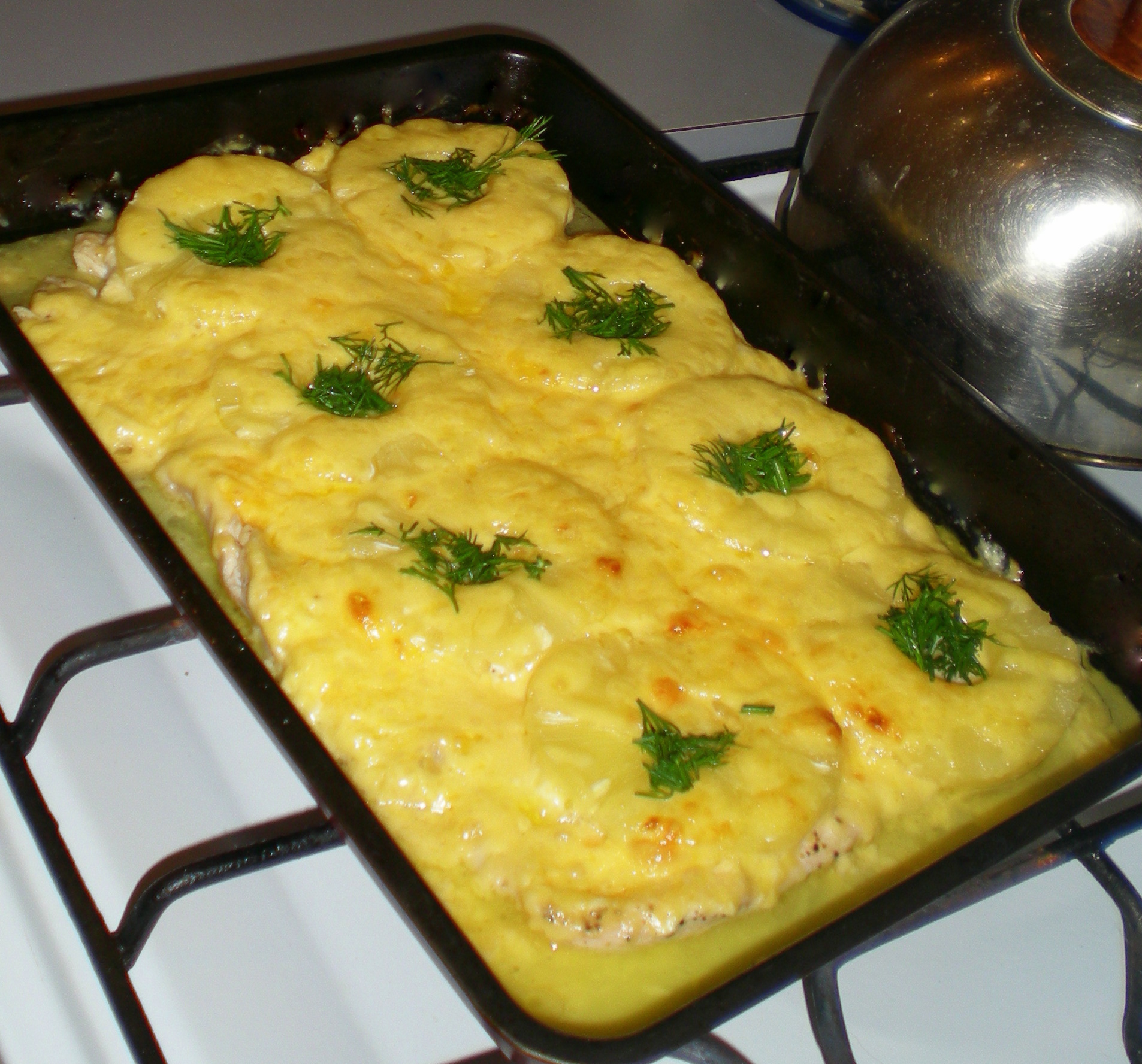Курица с ананасами в духовке под сыром рецепт с фото