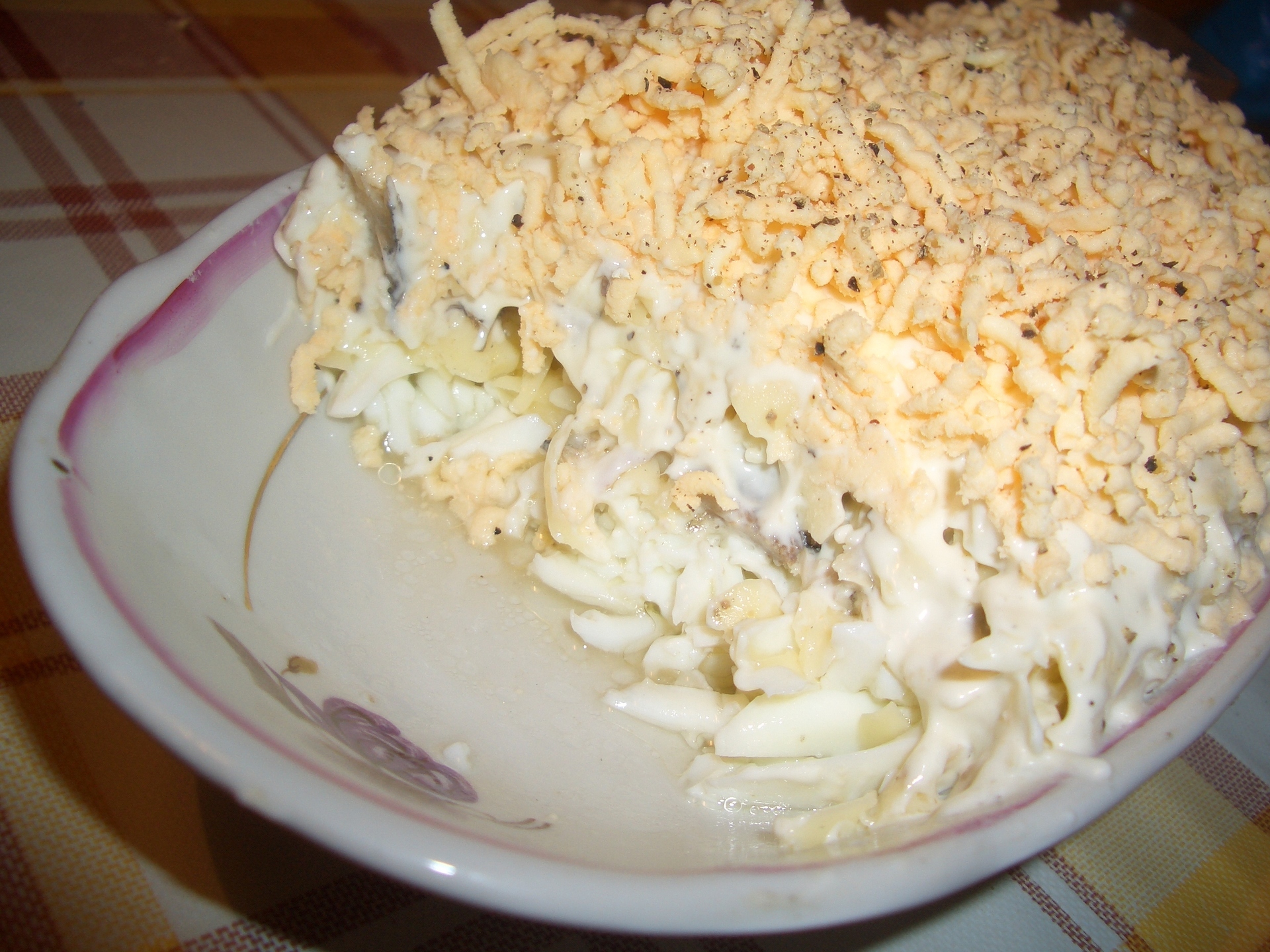 Готовим салат мимоза со шпротами и сыром