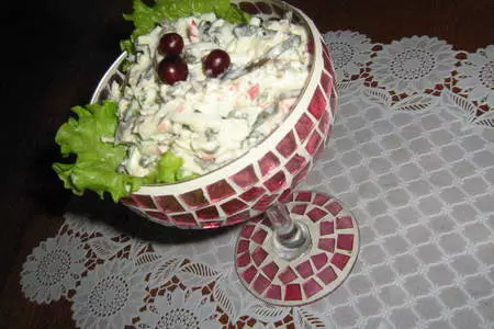 Салат с морской капустой.