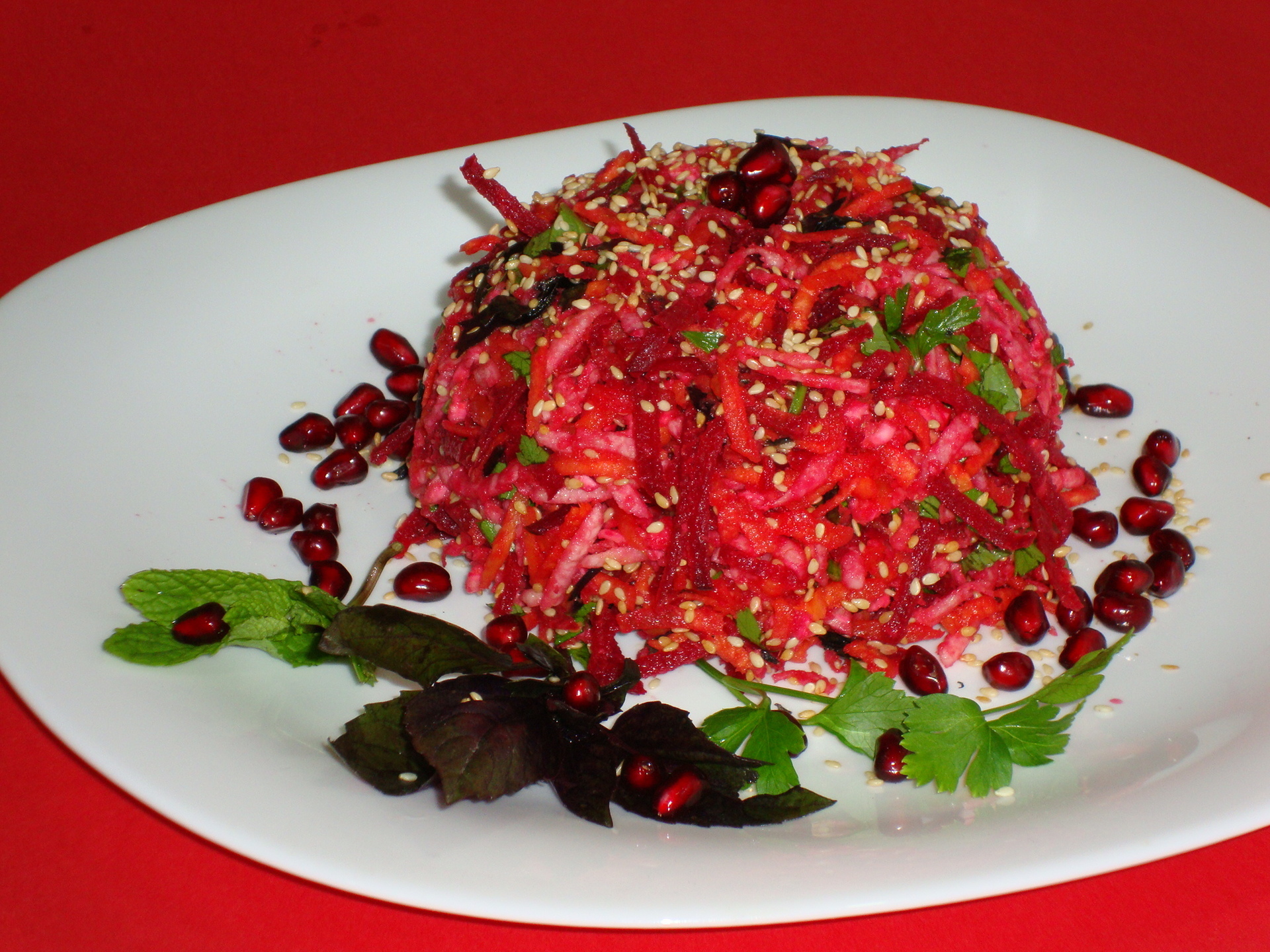 Салат «Вкуснота» с куриной грудкой и шампиньонами