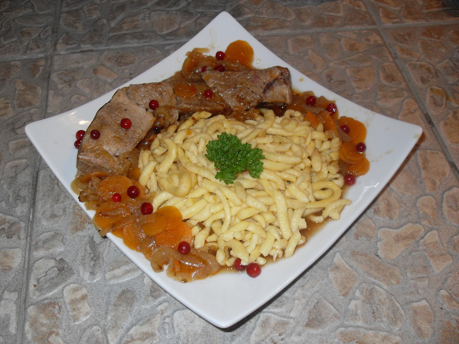 Шпетцле с свиным мясом (spätzle mit schweinebraten) - пошаговый рецепт с  фото (6750 просмотров)