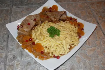 Шпетцле с свиным мясом (spätzle mit schweinebraten)