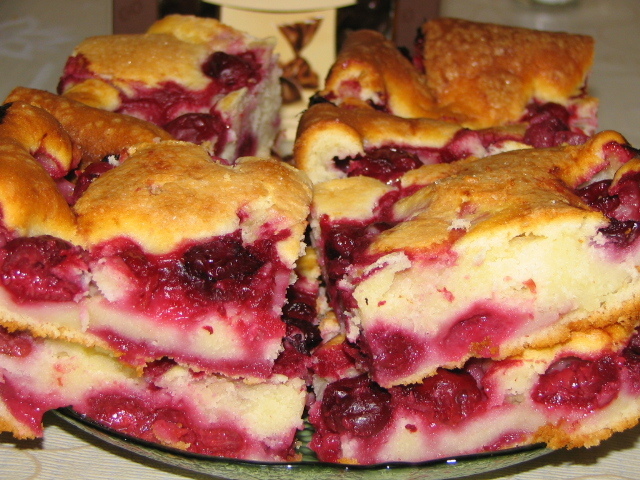 Сладкий заливной пирог с клубникой на кефире рецепт пошаговый с фото - hb-crm.ru