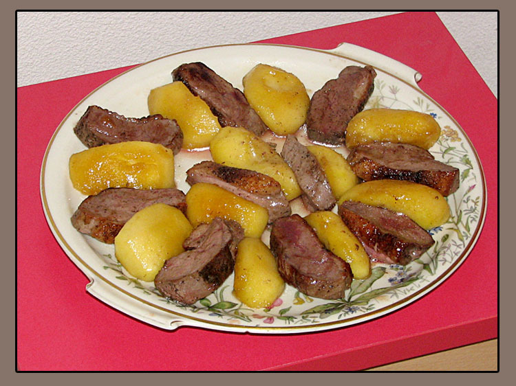 Утиная грудка с яблоками рецепт с фото, как приготовить на steklorez69.ru