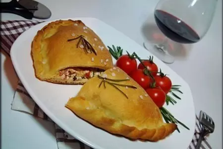 Миникальцоне "трио" (pizza calzone, закрытая пицца).