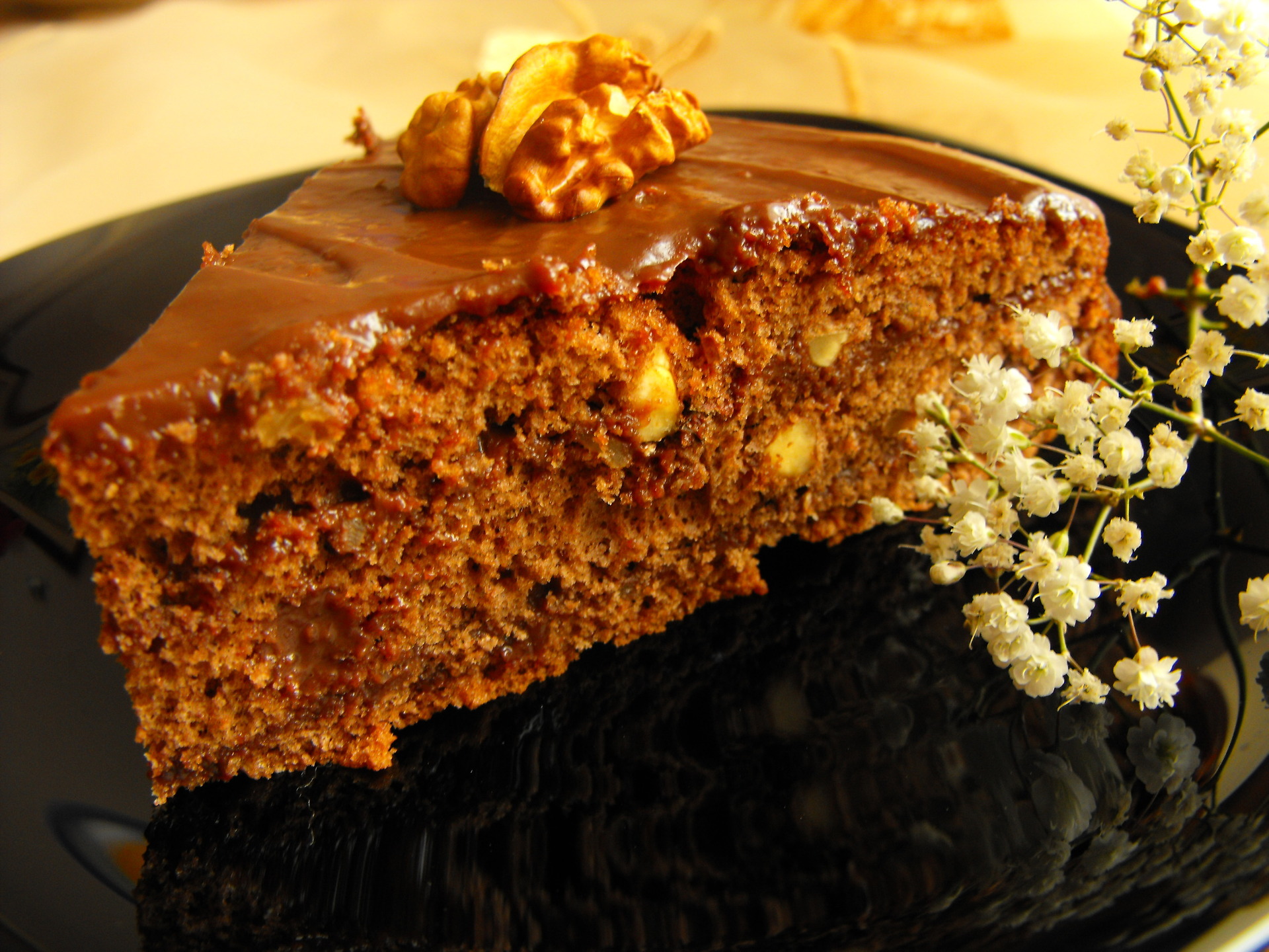 Ореховый торт рецепт в домашних. Шоколадно Ореховый торт. Шоколадка Ореховый торт. Торт карамельно Ореховый. Карамельно Ореховый тарт.