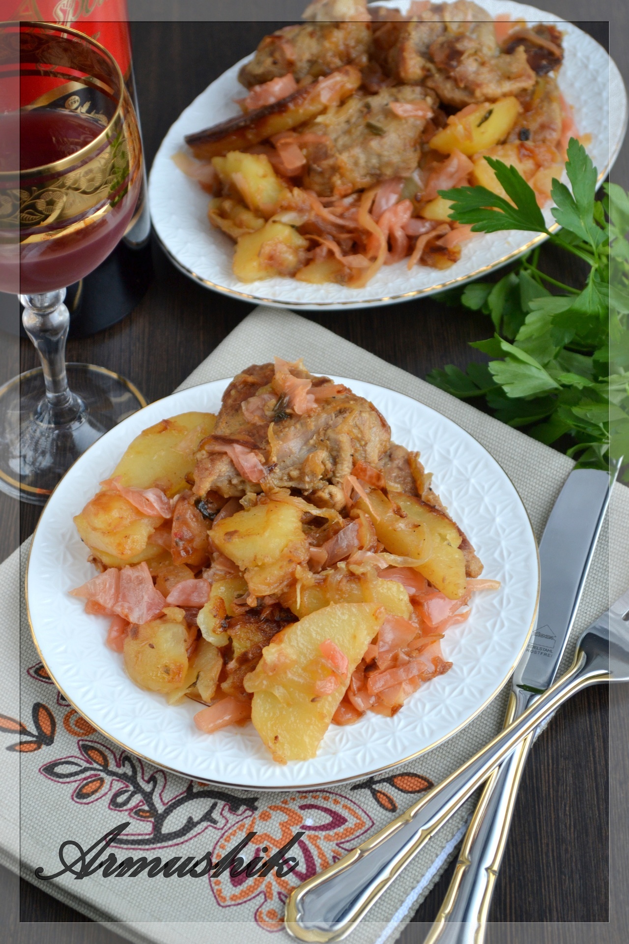 Мясо с картошкой в соусе в духовке рецепт с фото