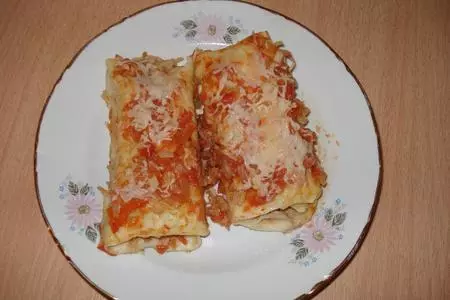 Каннеллони с мясным фаршем под томатным соусом