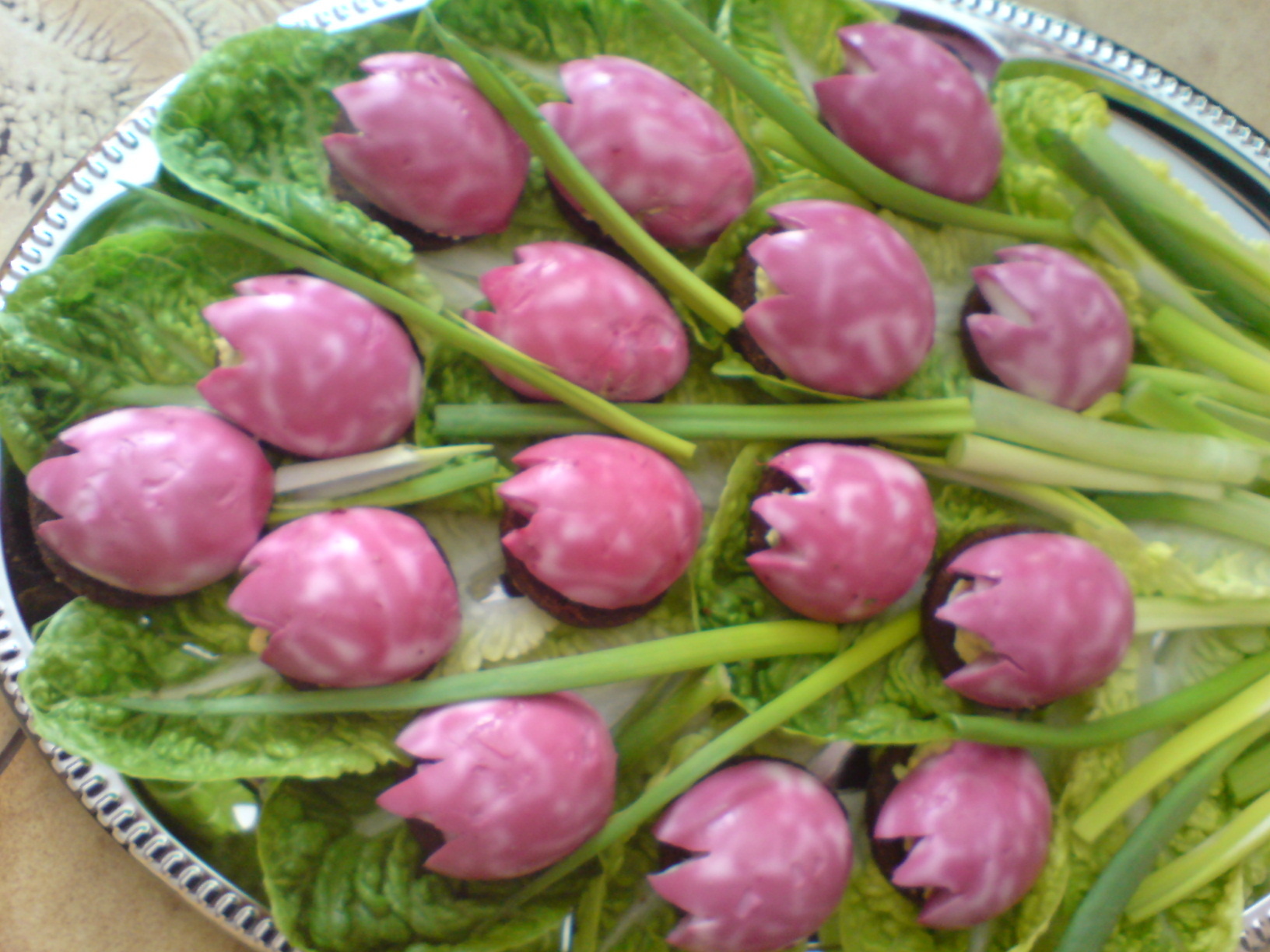 Яйца фаршированные тюльпаны