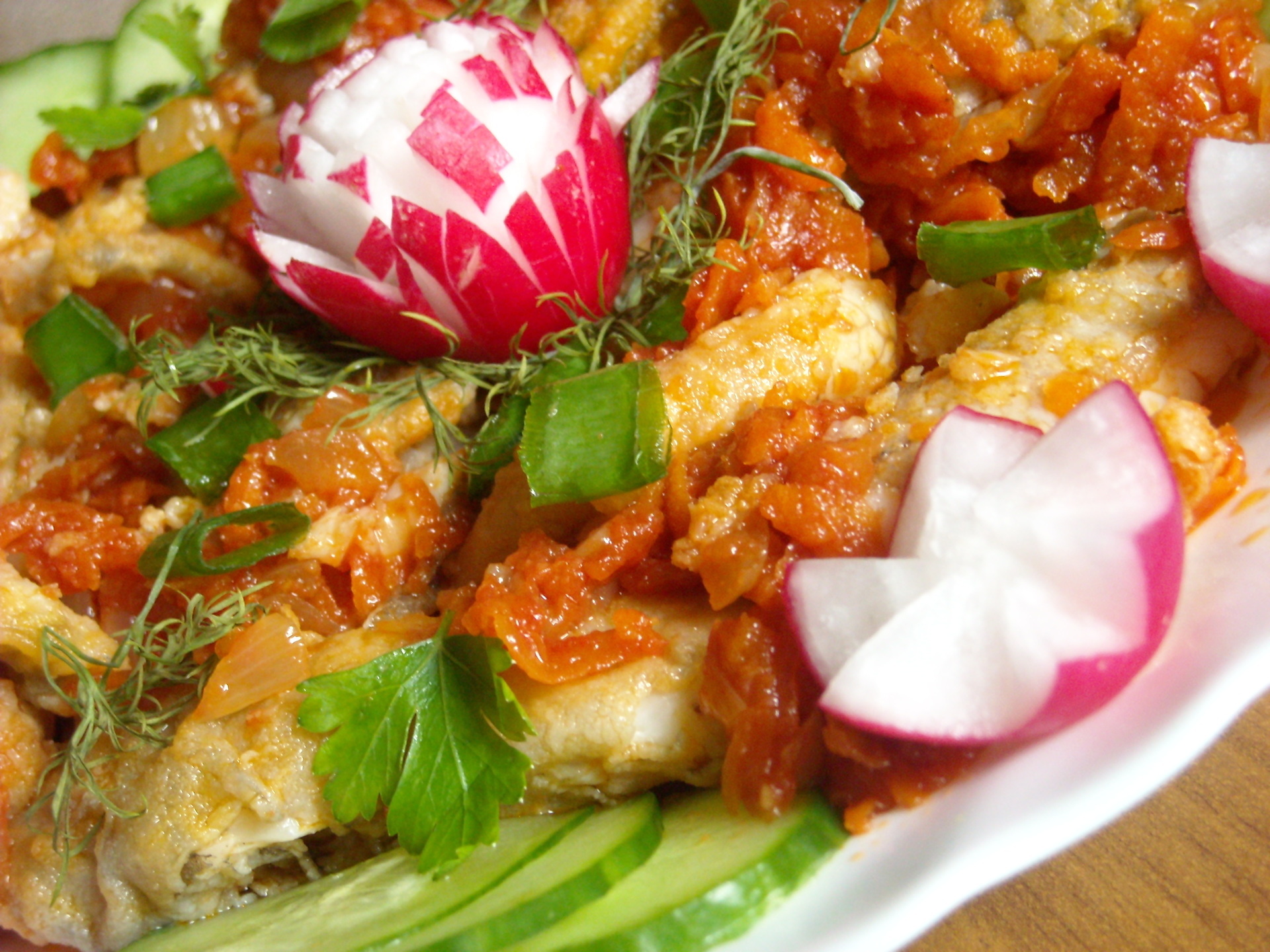 Рыба путассу в томатно-овощном соусе – кулинарный рецепт