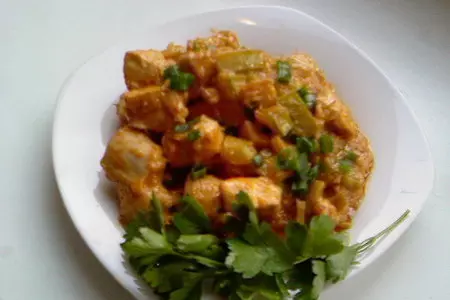 Пряная хмельная куриная грудка и кабачок.