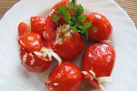 Фото к рецепту: Квашеные фаршированные помидорчики по-армянски