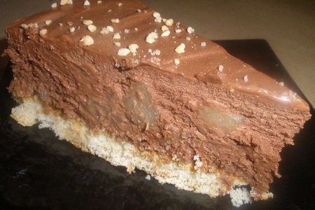 Фото к рецепту: Шоколадно-карамельный торт-мусс с грушами