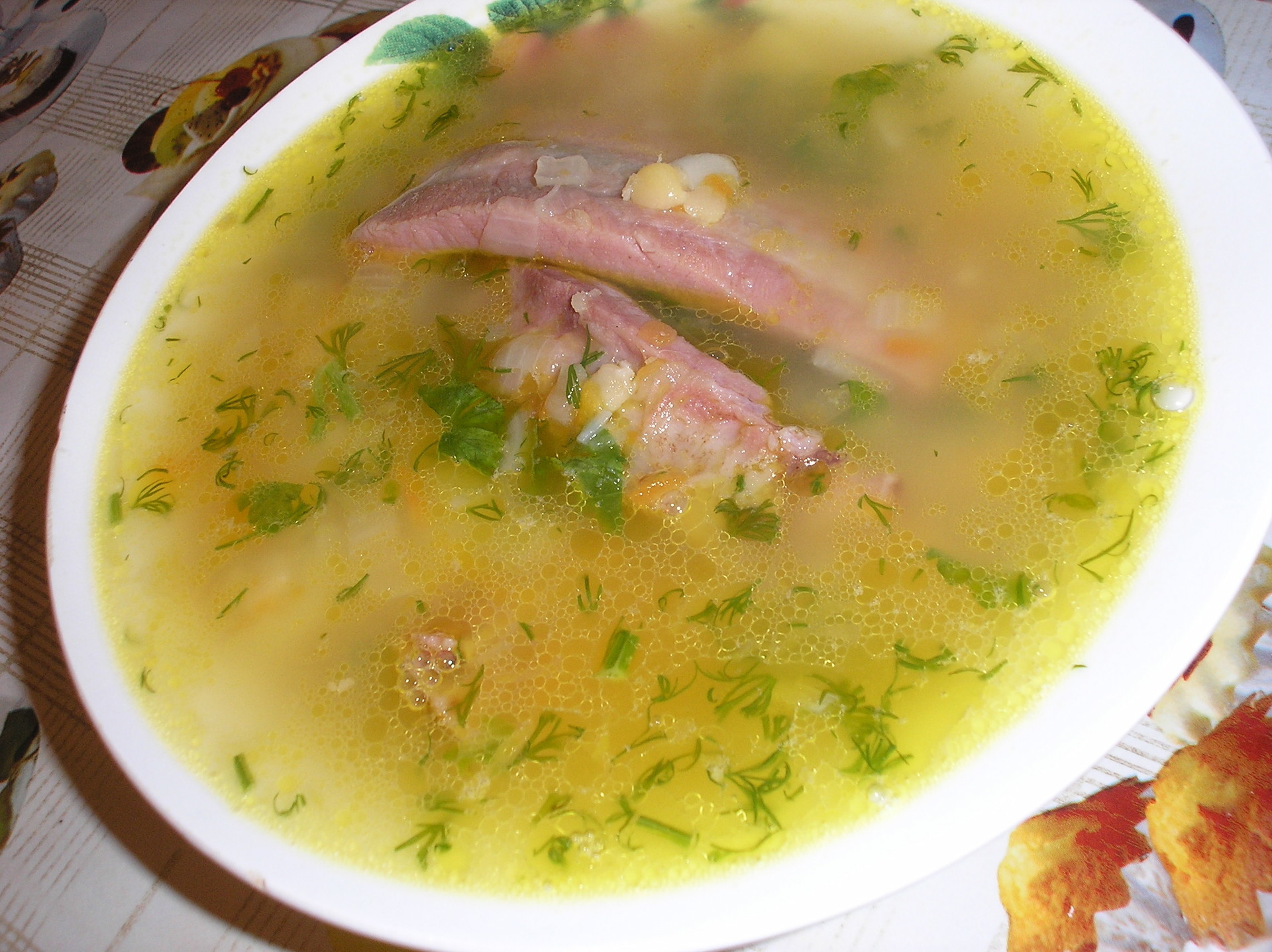 Рисовый суп с копчеными ребрышками