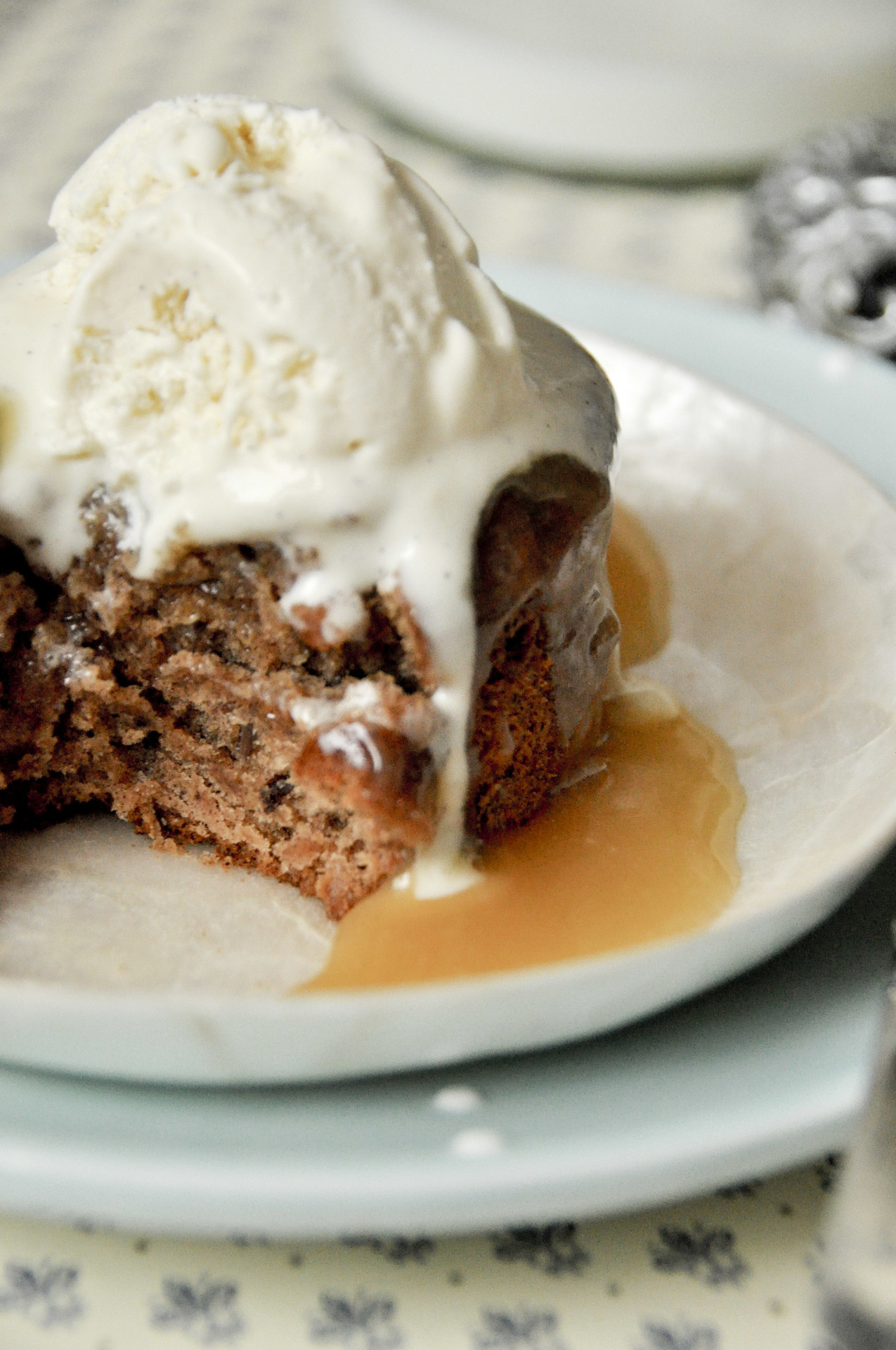 Липкий финиковый пудинг с карамельным соусом (или sticky toffee pudding) -  пошаговый рецепт с фото (17895 просмотров)