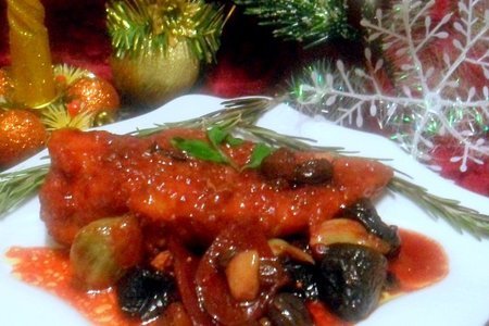 Фото к рецепту: Куриное филе под пикантным соусом "новогодний маскарад"