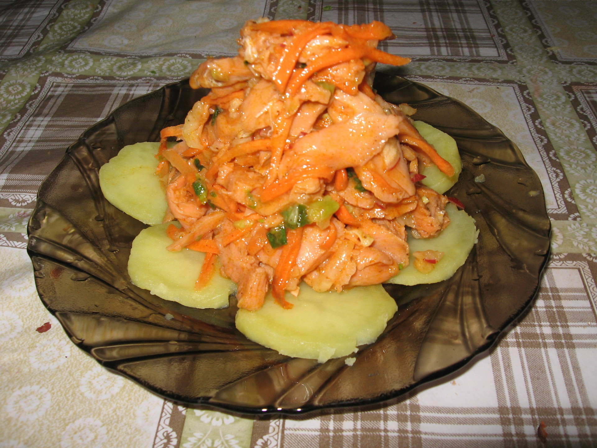 Салат «Корейская закуска из огурцов с морковью»