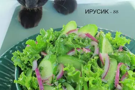 Салат  из огурцов с хреновинкой