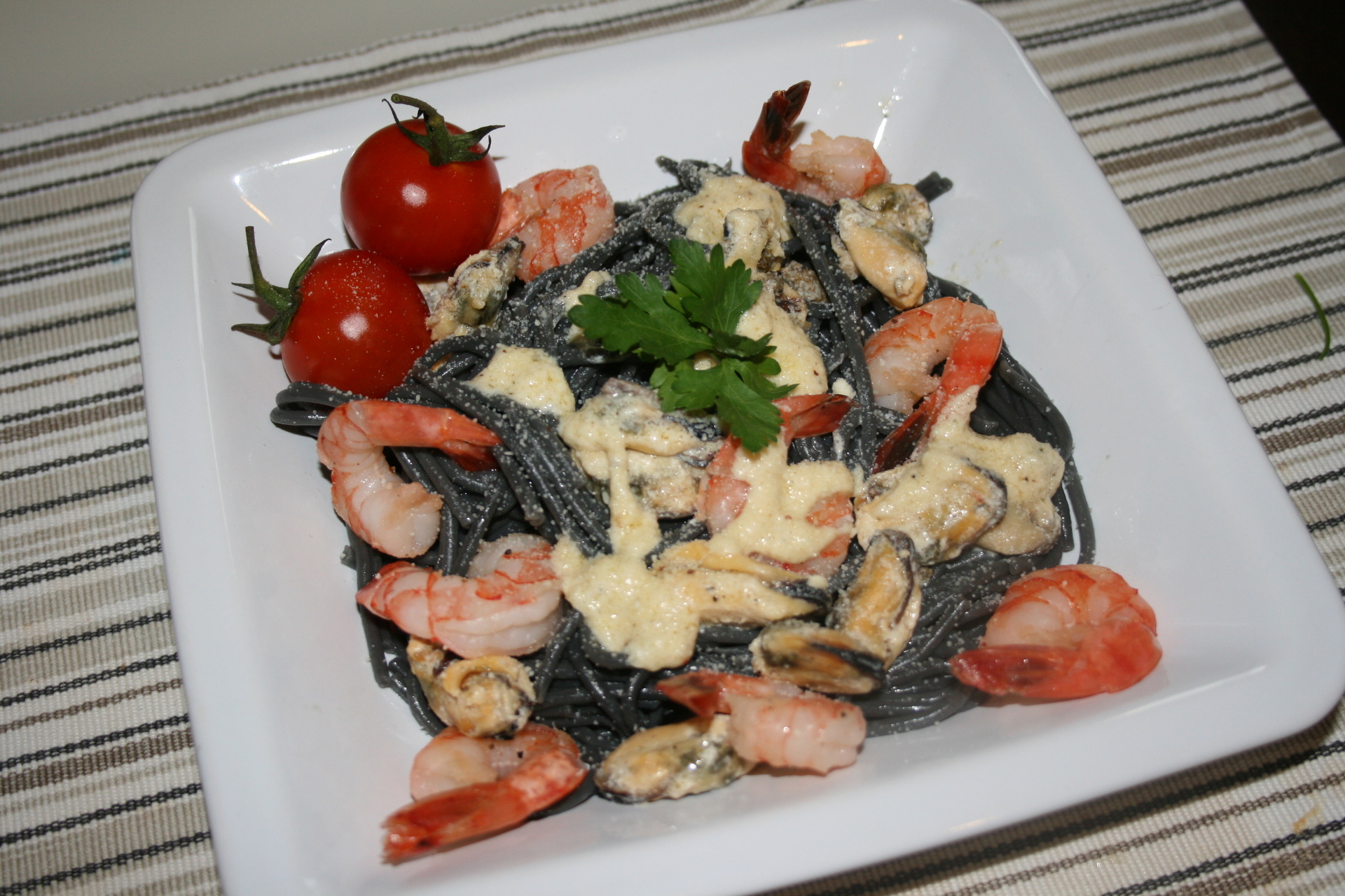 Чёрные спагетти с морепродуктами - пошаговый рецепт с фото | Азбука рецептов