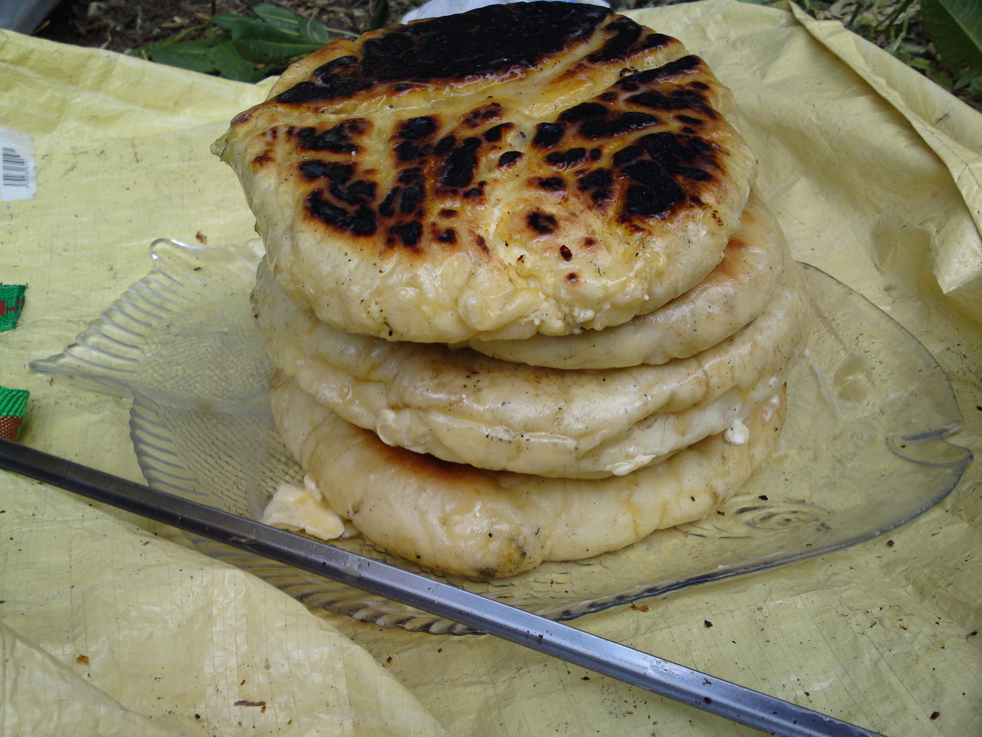 Грузинская кухня. Рецепт хачапури с сыром и зеленью на сковороде