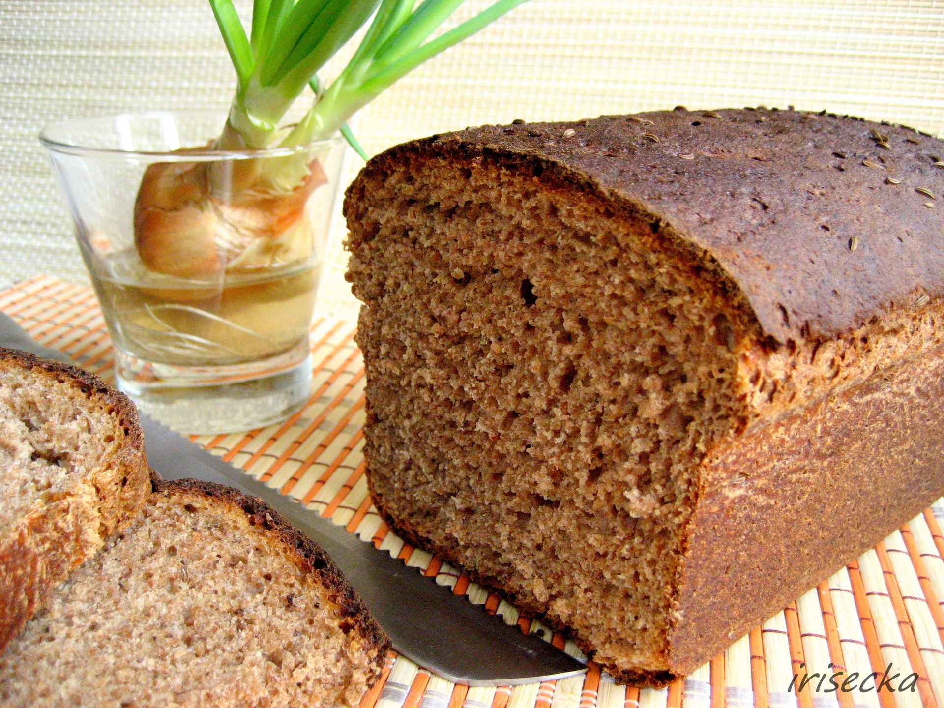 Домашний ржаной хлеб, простой рецепт без замеса в духовке