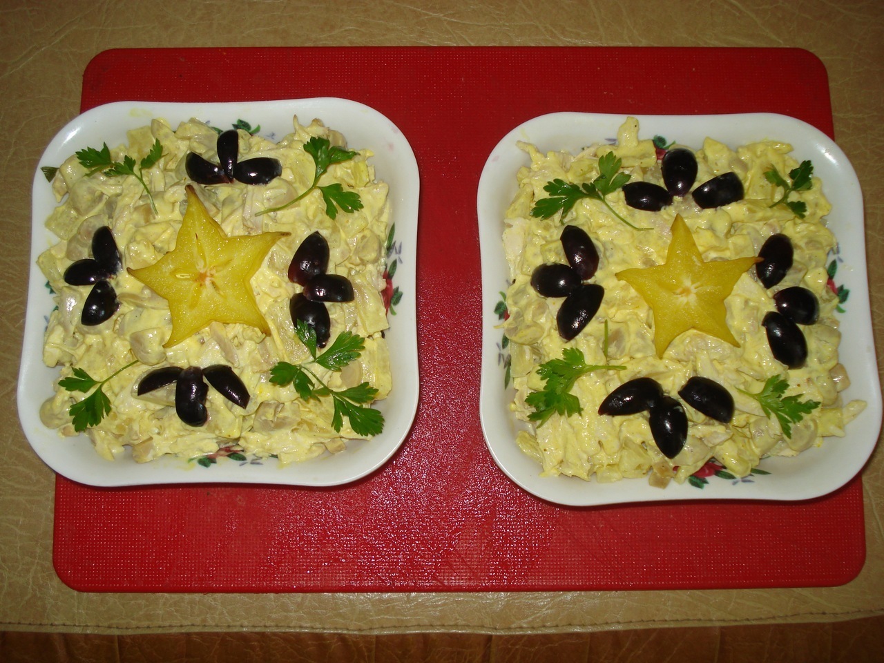рецепт №1. Салат с ананасами, ветчиной и плавленым сыром