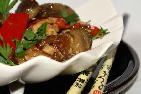 Фото к рецепту: Баклажаны с курицей в пекинском стиле