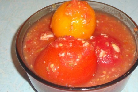 Фото к рецепту: Соленые помидоры в хреновине на зиму