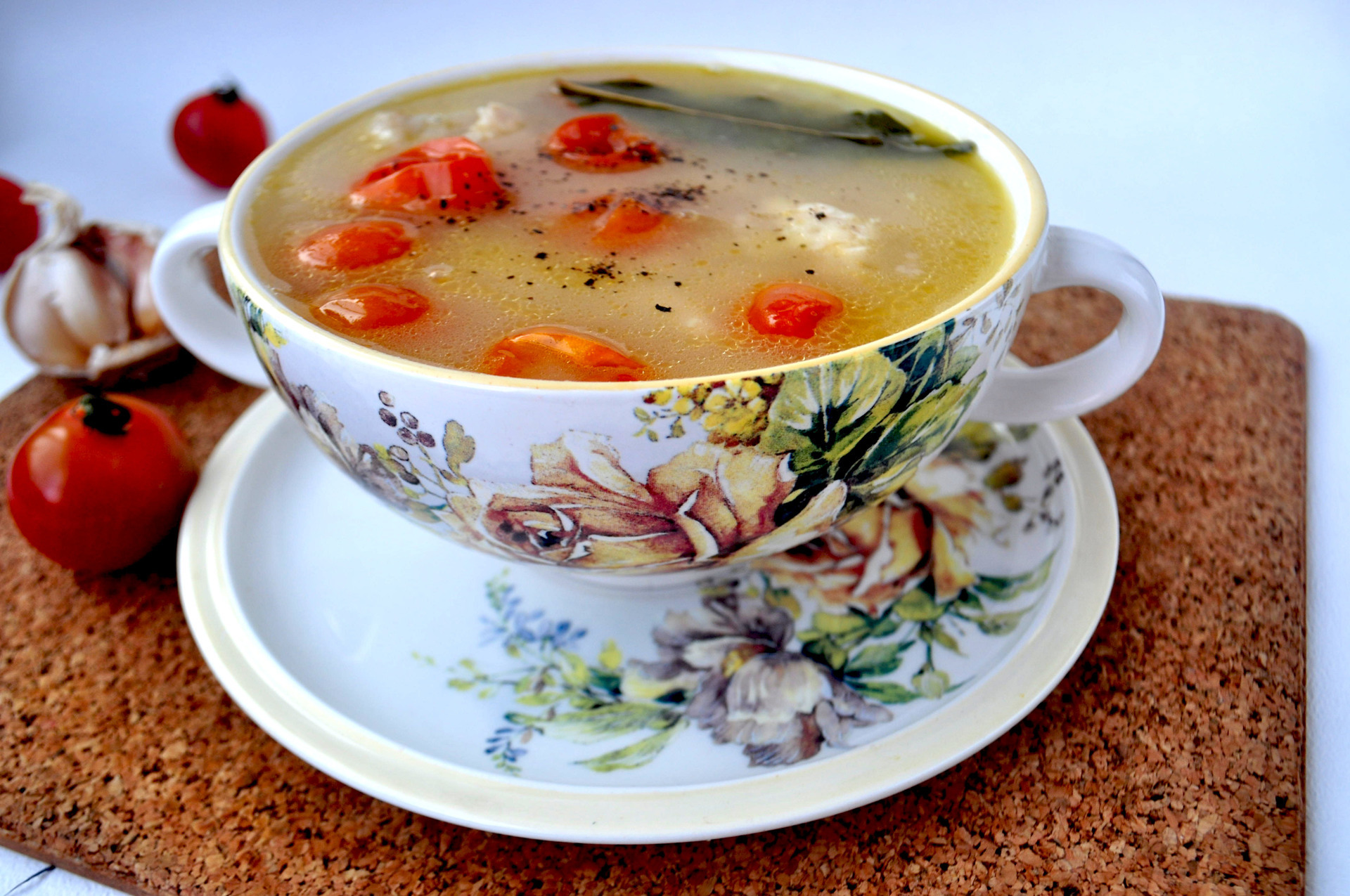 Суп с консервированной красной фасолью и томатом