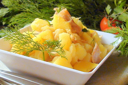 Фото к рецепту: Картошка, тушённая с курочкой. рецепт с изюминкой.