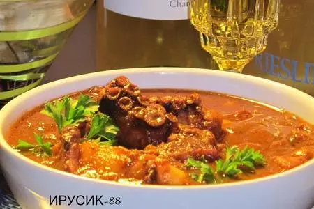 Осьминог   тушёный в томатах  с картошкой. португальские  мотивы.